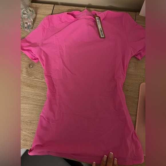 Skims fits everybody tee in “neon orchid” - Picture 2 of 2